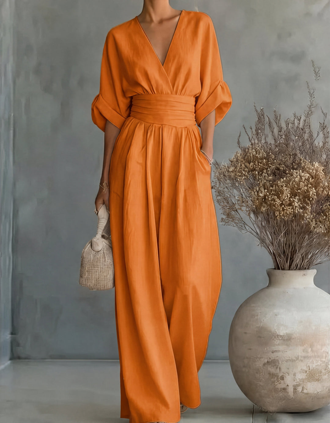 Valentina | Tuta elegante con scollo a V e gamba ampia
