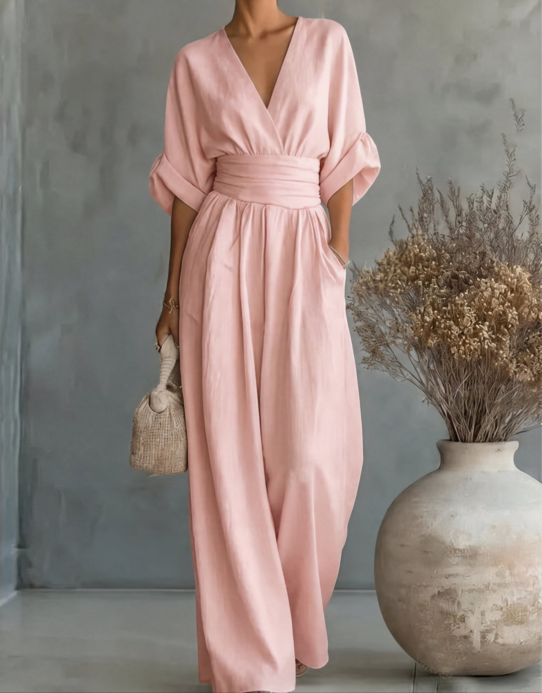 Valentina | Tuta elegante con scollo a V e gamba ampia